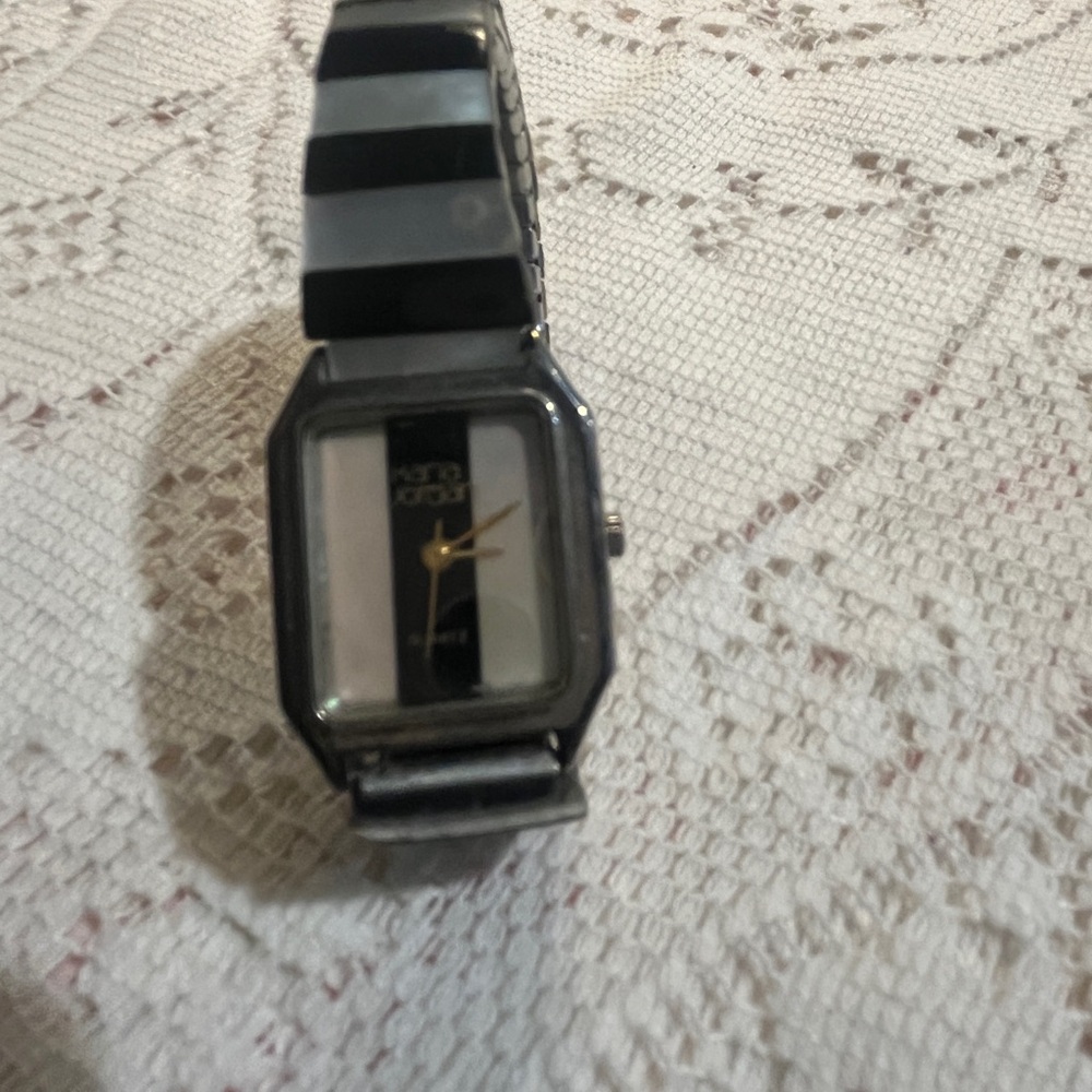Watch - Picture 3 of 5